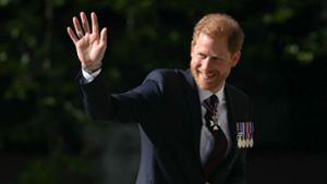 Prinz Harry bei Gottesdienst in London: Dianas Geschwister kommen, die Windsors fehlen